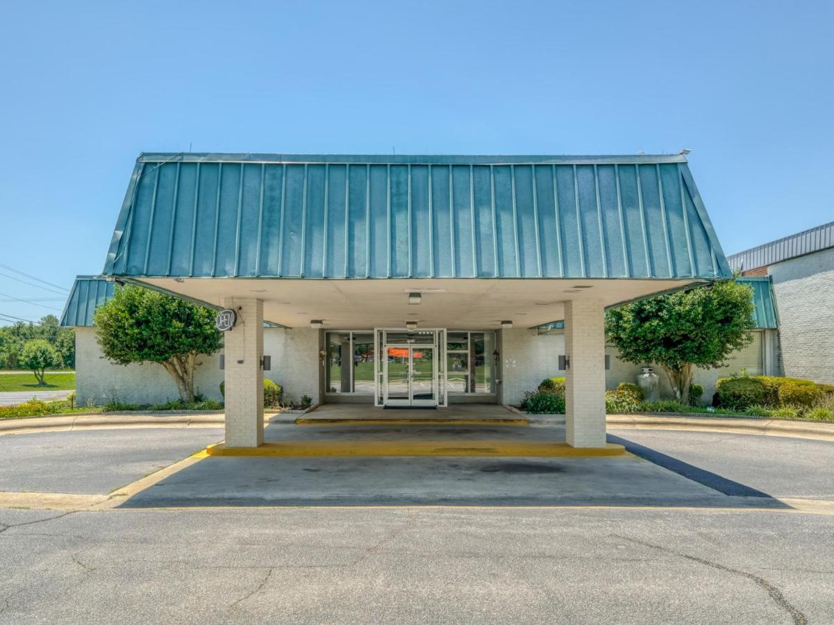 Oyo Hotel Battleboro Exterior photo