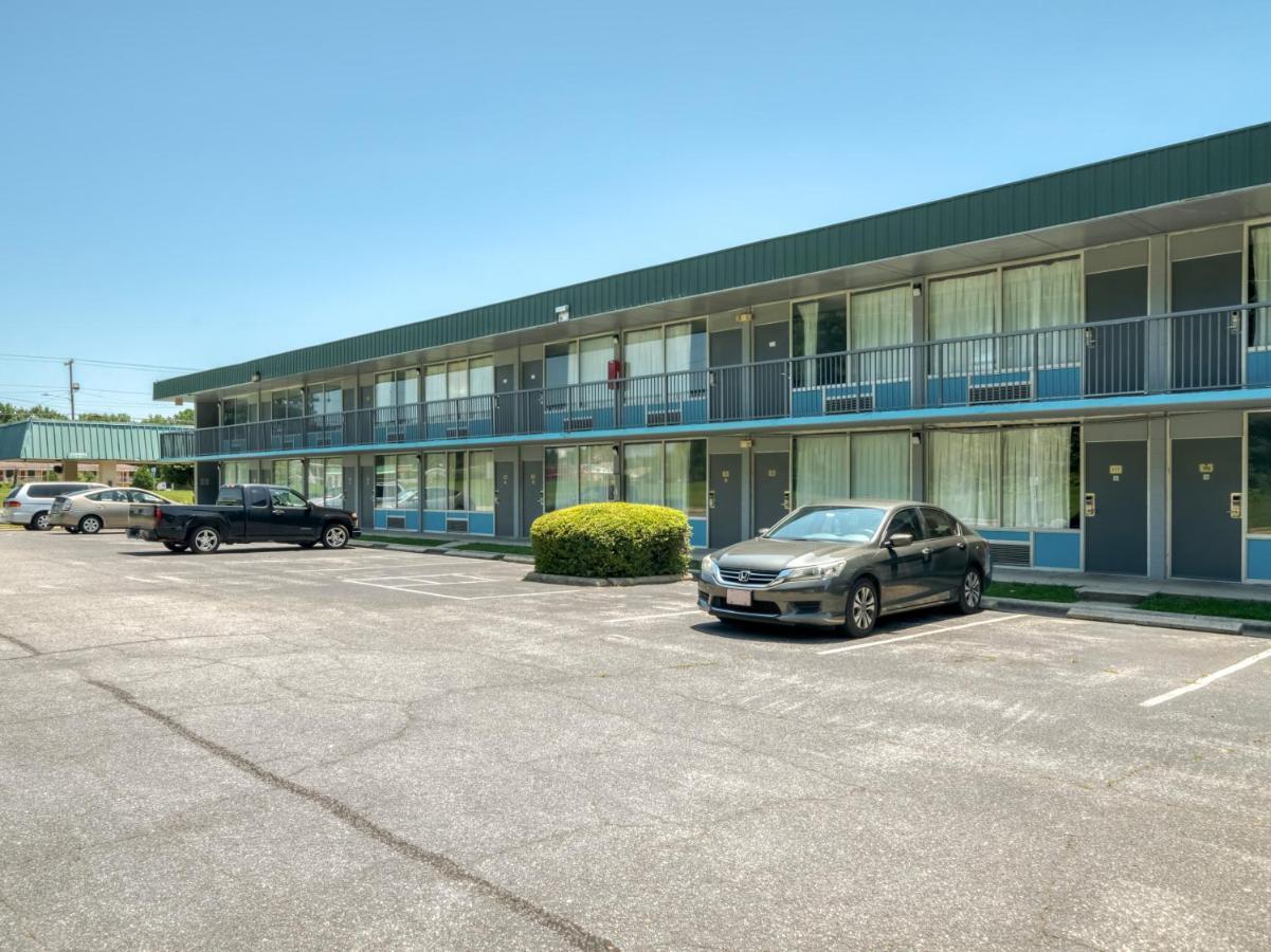Oyo Hotel Battleboro Exterior photo