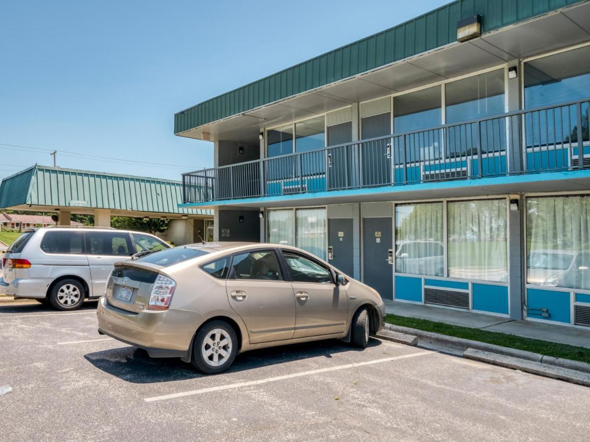 Oyo Hotel Battleboro Exterior photo